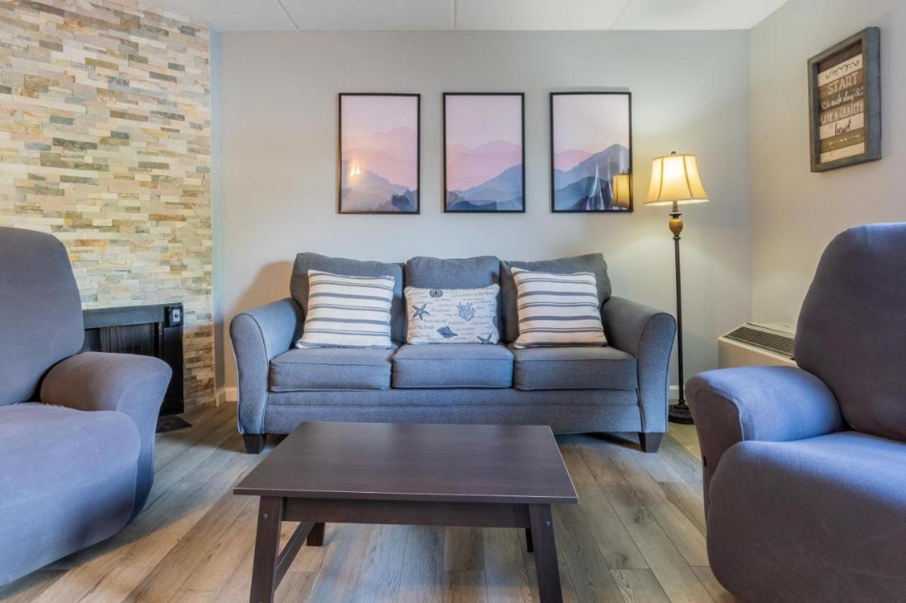 Family Bear Condos, Full King Suite, Kitchen, Pool Access Unit 103 Гетлинбург Екстериор снимка
