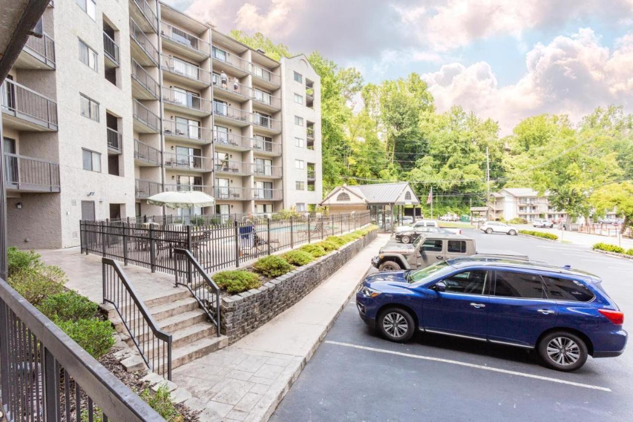 Family Bear Condos, Full King Suite, Kitchen, Pool Access Unit 103 Гетлинбург Екстериор снимка