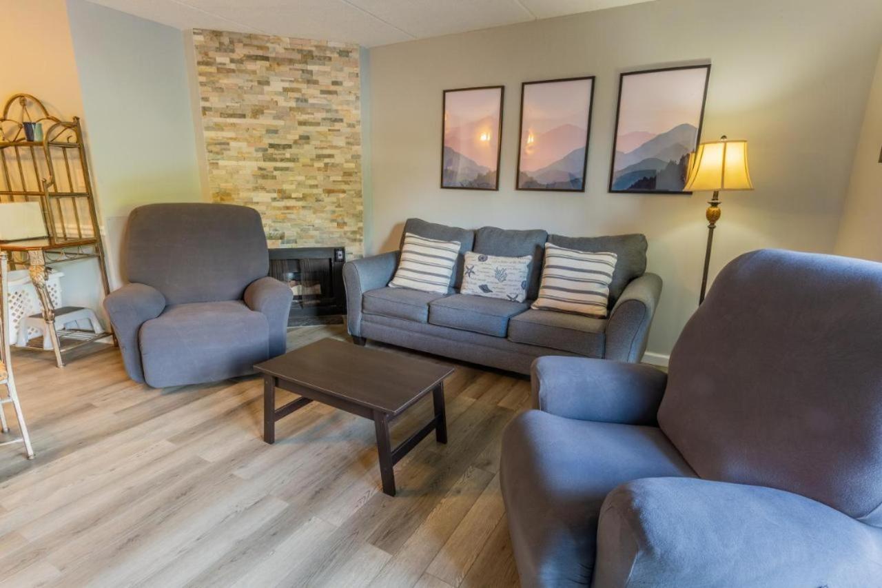 Family Bear Condos, Full King Suite, Kitchen, Pool Access Unit 103 Гетлинбург Екстериор снимка